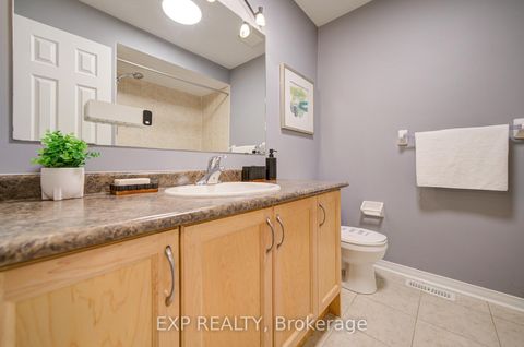 Photo 32 at 21 Westcliffe Crescent, Jefferson, Richmond Hill