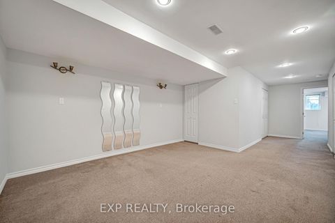 Photo 38 at 21 Westcliffe Crescent, Jefferson, Richmond Hill