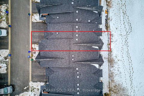 Photo 4 at 41 McConaghy Court, Maple, Vaughan