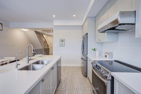 Photo 12 at 41 McConaghy Court, Maple, Vaughan