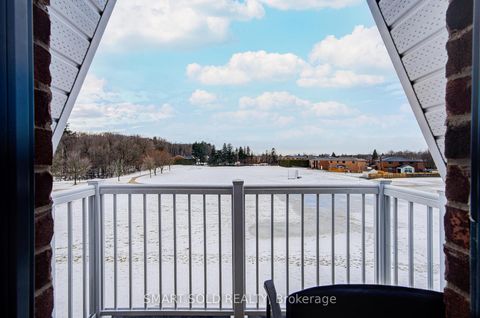 Photo 18 at 41 McConaghy Court, Maple, Vaughan