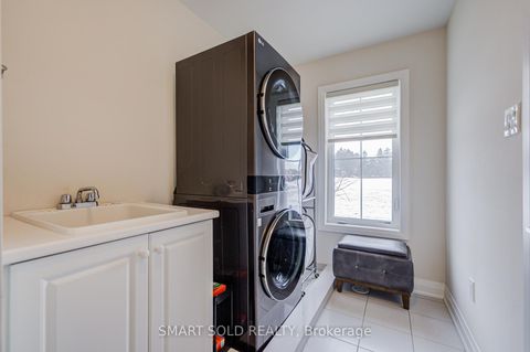 Photo 26 at 41 McConaghy Court, Maple, Vaughan