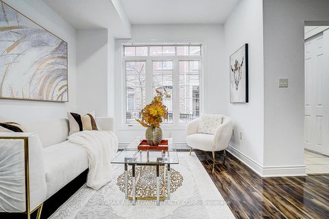 Photo 5 at 50 - 8 Brighton Place, Yorkhill, Vaughan