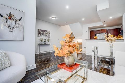 Photo 7 at 50 - 8 Brighton Place, Yorkhill, Vaughan