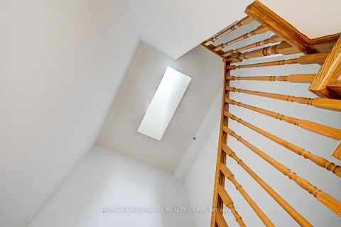 Photo 22 at 50 - 8 Brighton Place, Yorkhill, Vaughan