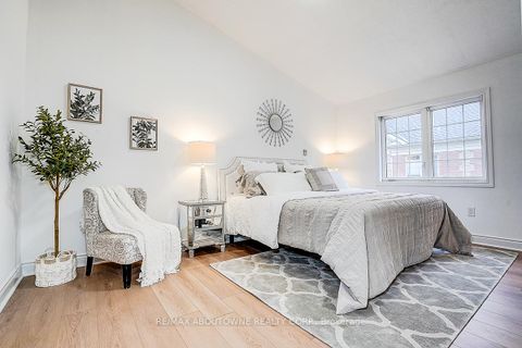 Photo 23 at 50 - 8 Brighton Place, Yorkhill, Vaughan