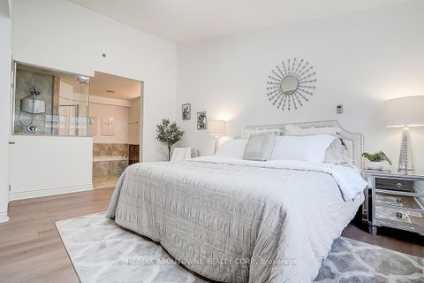 Photo 26 at 50 - 8 Brighton Place, Yorkhill, Vaughan