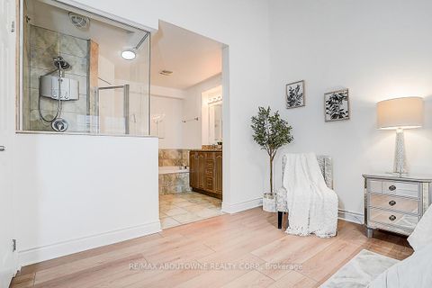 Photo 27 at 50 - 8 Brighton Place, Yorkhill, Vaughan