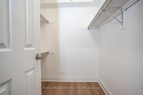 Photo 30 at 50 - 8 Brighton Place, Yorkhill, Vaughan