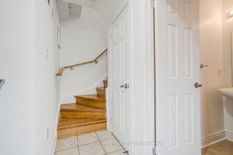 Photo 32 at 50 - 8 Brighton Place, Yorkhill, Vaughan