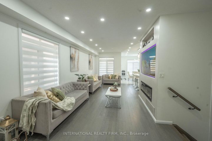 Photo 5 at 61 Tiberini Way, Bradford, Bradford West Gwillimbury