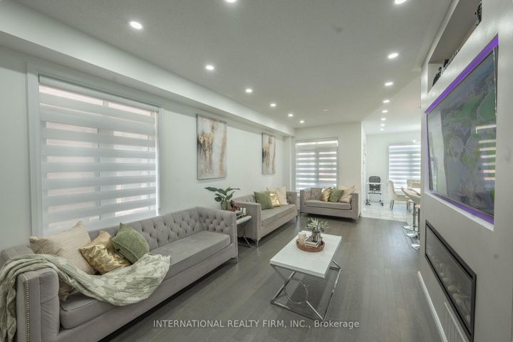 Photo 6 at 61 Tiberini Way, Bradford, Bradford West Gwillimbury