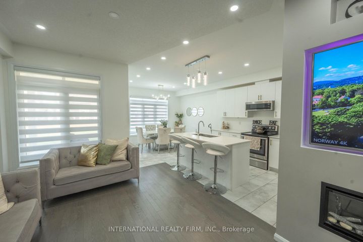 Photo 7 at 61 Tiberini Way, Bradford, Bradford West Gwillimbury