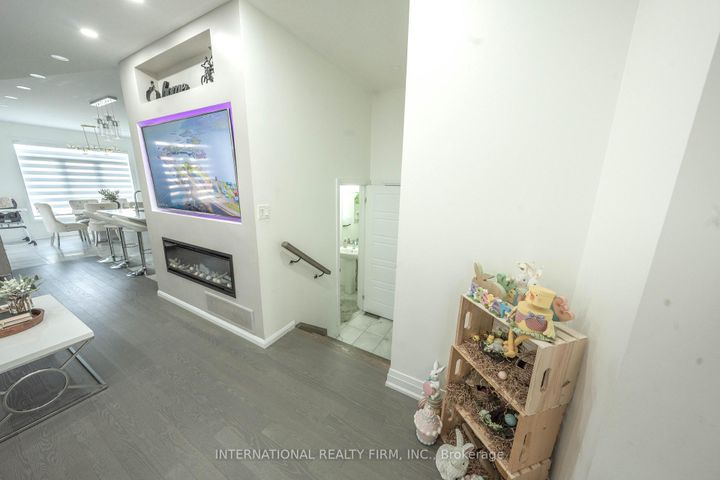 Photo 9 at 61 Tiberini Way, Bradford, Bradford West Gwillimbury