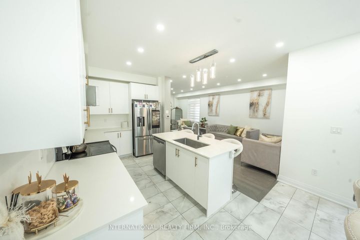 Photo 19 at 61 Tiberini Way, Bradford, Bradford West Gwillimbury