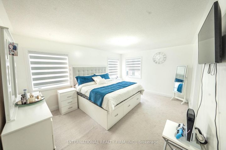 Photo 27 at 61 Tiberini Way, Bradford, Bradford West Gwillimbury