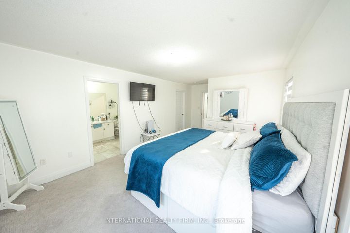 Photo 28 at 61 Tiberini Way, Bradford, Bradford West Gwillimbury