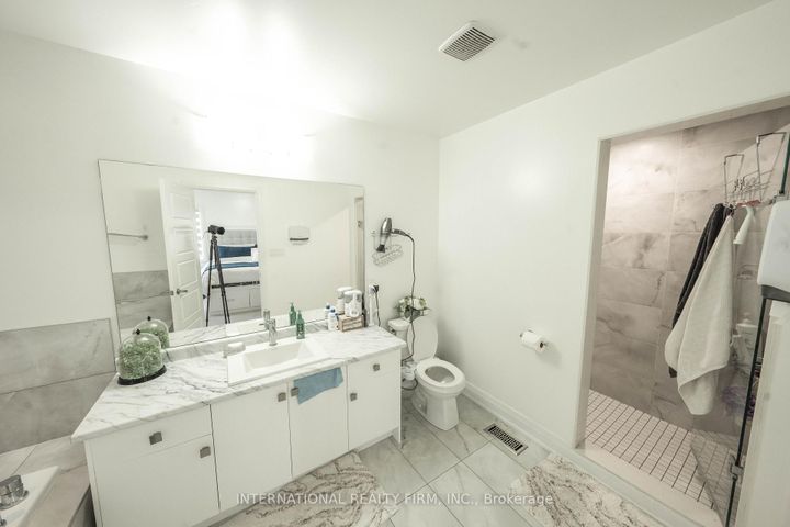 Photo 31 at 61 Tiberini Way, Bradford, Bradford West Gwillimbury