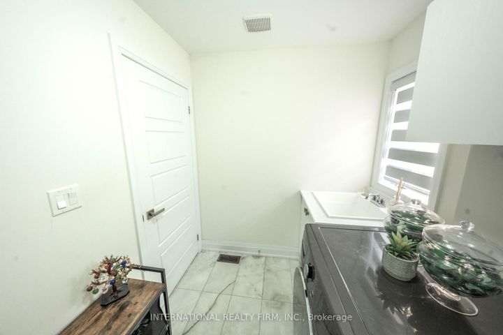 Photo 38 at 61 Tiberini Way, Bradford, Bradford West Gwillimbury