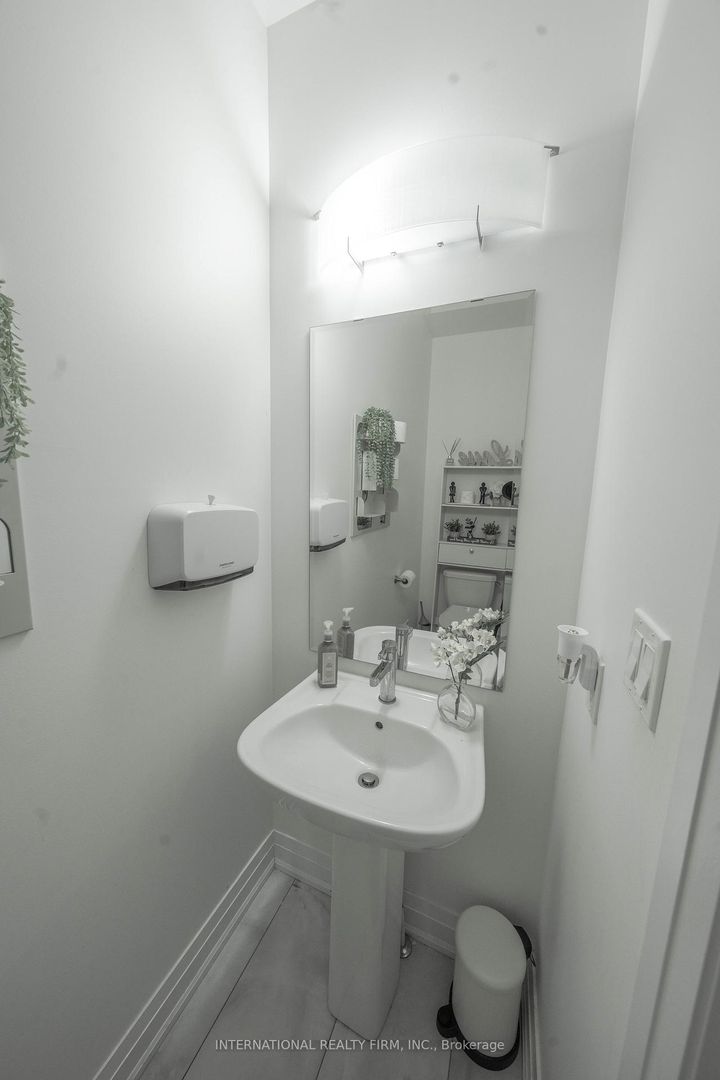 Photo 46 at 61 Tiberini Way, Bradford, Bradford West Gwillimbury