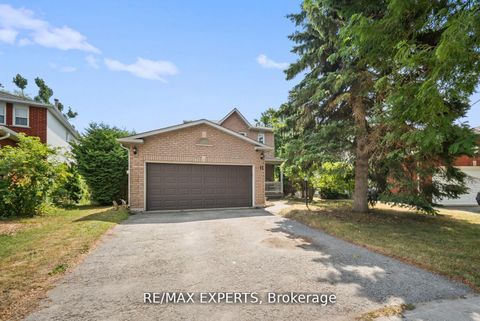 Photo 2 at 11 Penton Drive, West Bayfield, Barrie