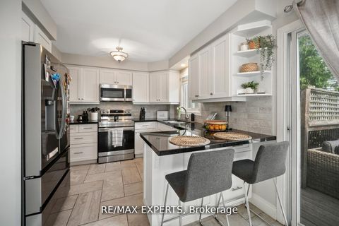 Photo 11 at 11 Penton Drive, West Bayfield, Barrie