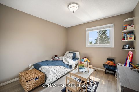 Photo 19 at 11 Penton Drive, West Bayfield, Barrie