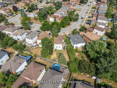 Photo 29 at 11 Penton Drive, West Bayfield, Barrie