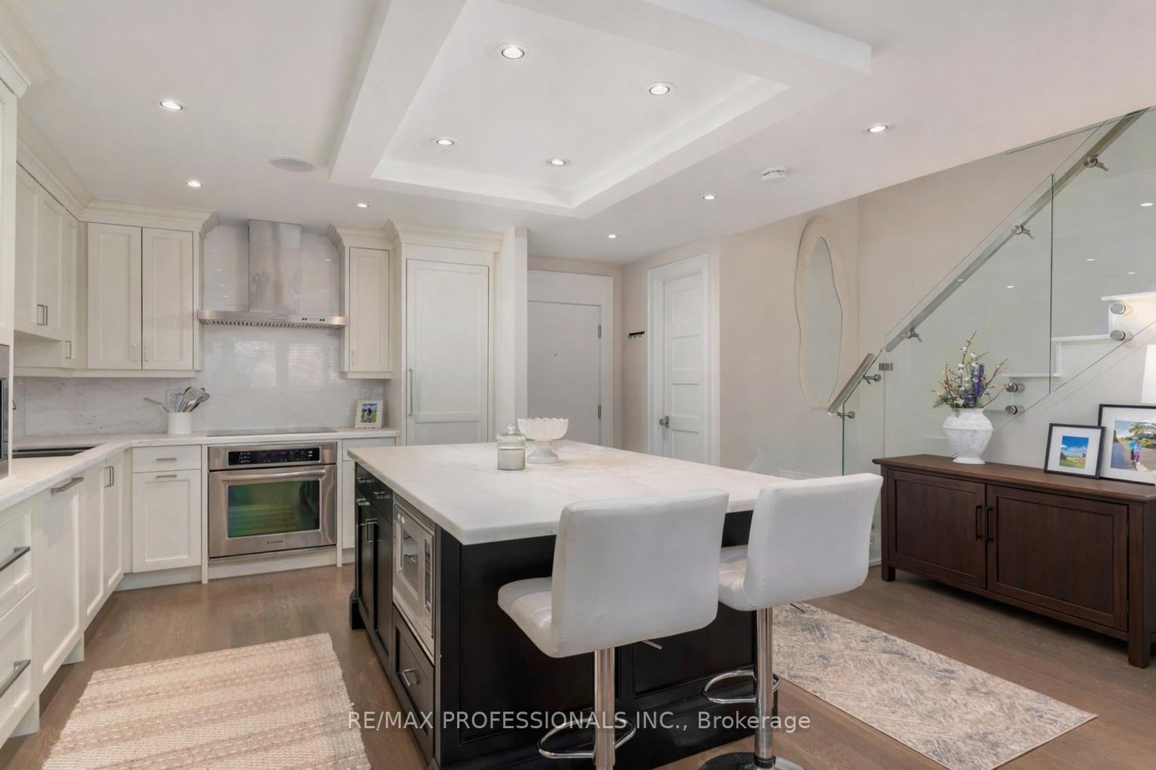 304 - 71 Old Mill Road, Kingsway South, Toronto 