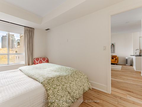 Photo 17 at 607 - 99 Avenue Road, Annex, Toronto