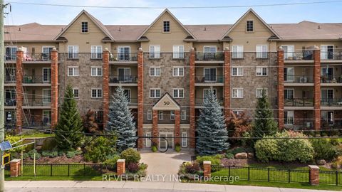 Photo 1 at 106 - 39 Ferndale Drive S, Ardagh, Barrie