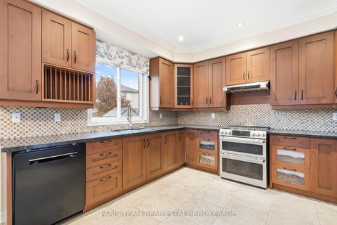 Photo 7 at 3 Prince William Way, Shore, Barrie