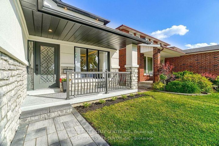 Photo 2 at 550 Meadows Boulevard, Rathwood, Mississauga