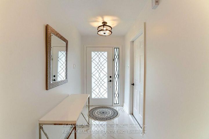 Photo 3 at 550 Meadows Boulevard, Rathwood, Mississauga