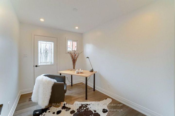 Photo 8 at 550 Meadows Boulevard, Rathwood, Mississauga