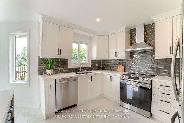 Photo 14 at 550 Meadows Boulevard, Rathwood, Mississauga