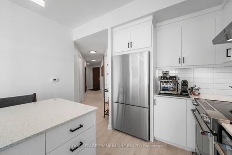 Photo 8 at 1715 - 9000 JANE Street, Concord, Vaughan
