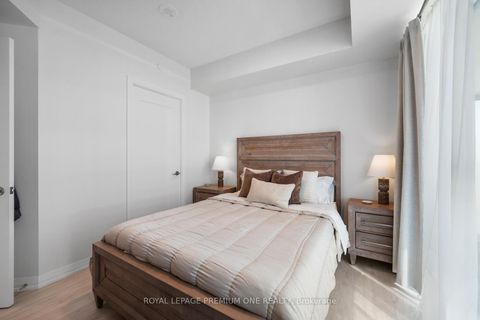 Photo 16 at 1715 - 9000 JANE Street, Concord, Vaughan