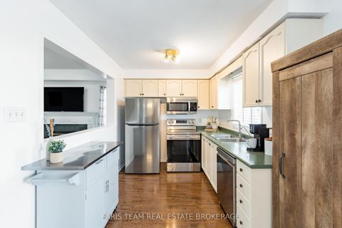 Photo 6 at 7 Round Leaf Court, Holly, Barrie