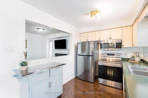 Photo 7 at 7 Round Leaf Court, Holly, Barrie