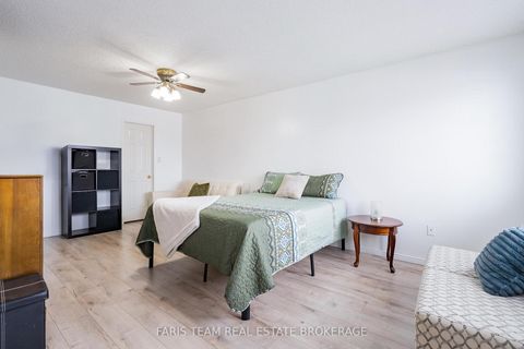 Photo 17 at 7 Round Leaf Court, Holly, Barrie