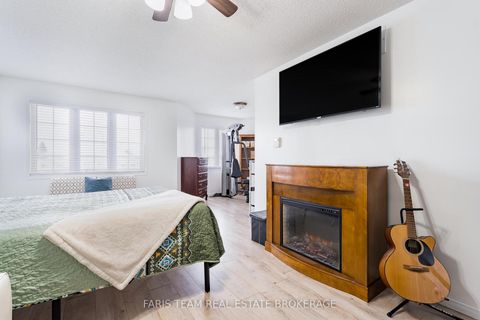 Photo 18 at 7 Round Leaf Court, Holly, Barrie