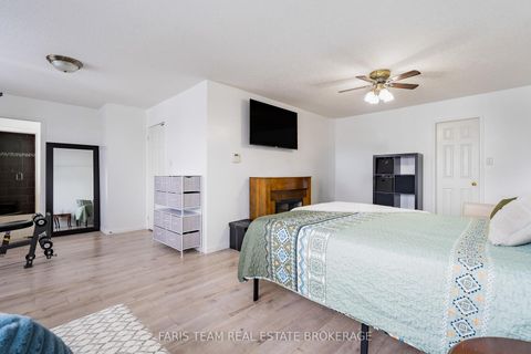 Photo 19 at 7 Round Leaf Court, Holly, Barrie