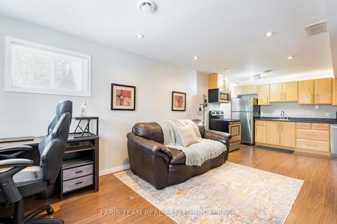 Photo 29 at 7 Round Leaf Court, Holly, Barrie