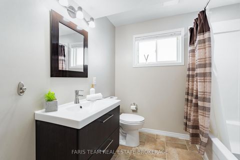 Photo 31 at 7 Round Leaf Court, Holly, Barrie