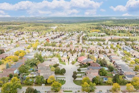 Photo 41 at 7 Round Leaf Court, Holly, Barrie