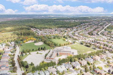 Photo 43 at 7 Round Leaf Court, Holly, Barrie