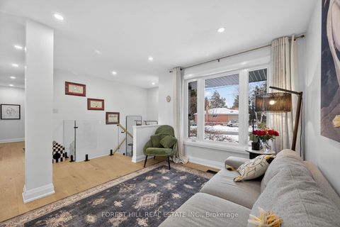 Photo 3 at 4 Holman Crescent, Aurora Highlands, Aurora