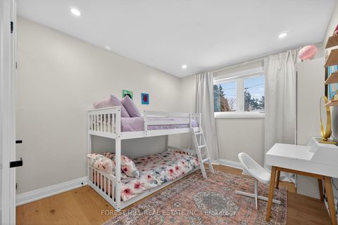 Photo 13 at 4 Holman Crescent, Aurora Highlands, Aurora