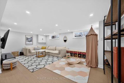 Photo 25 at 4 Holman Crescent, Aurora Highlands, Aurora